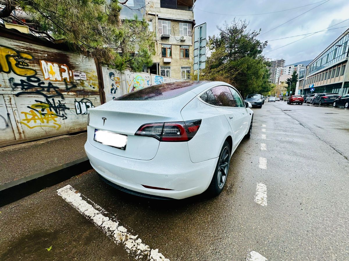 Tesla Model 3 - фото 3