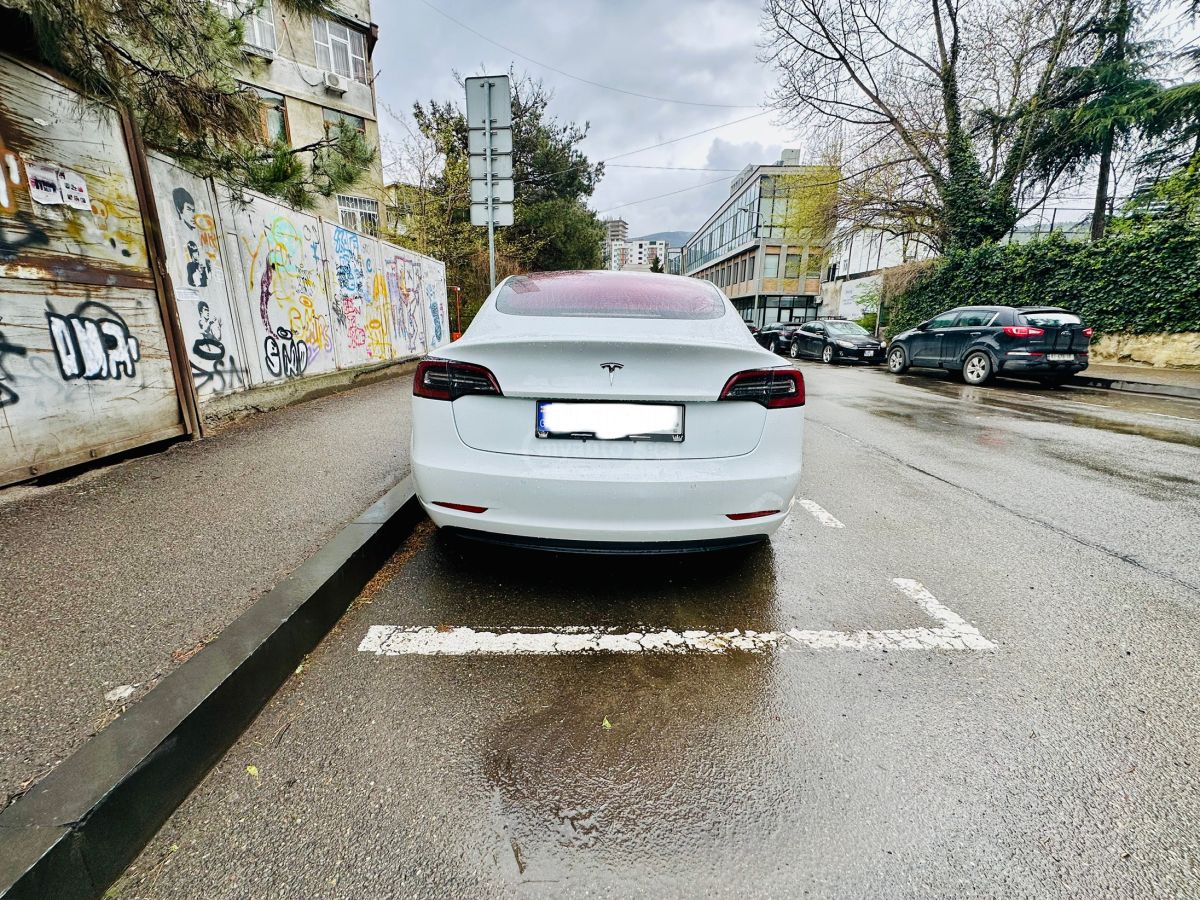 Tesla Model 3 - фото 4