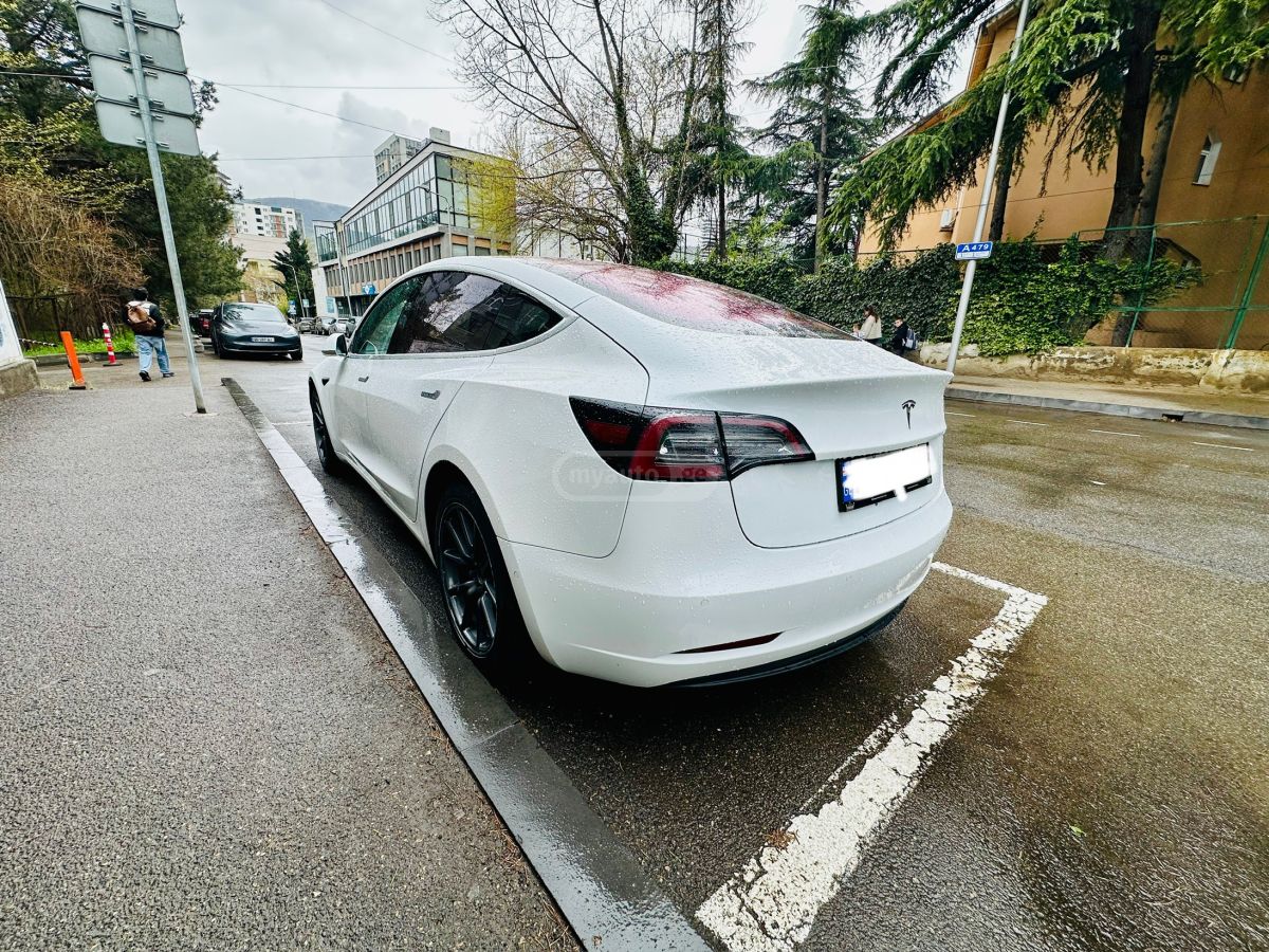 Tesla Model 3 - фото 5