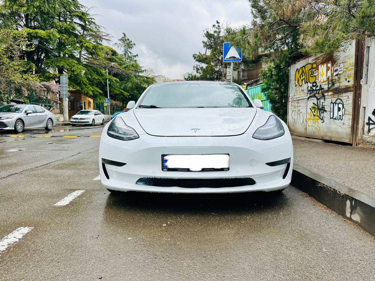 Tesla Model 3 - фото 8