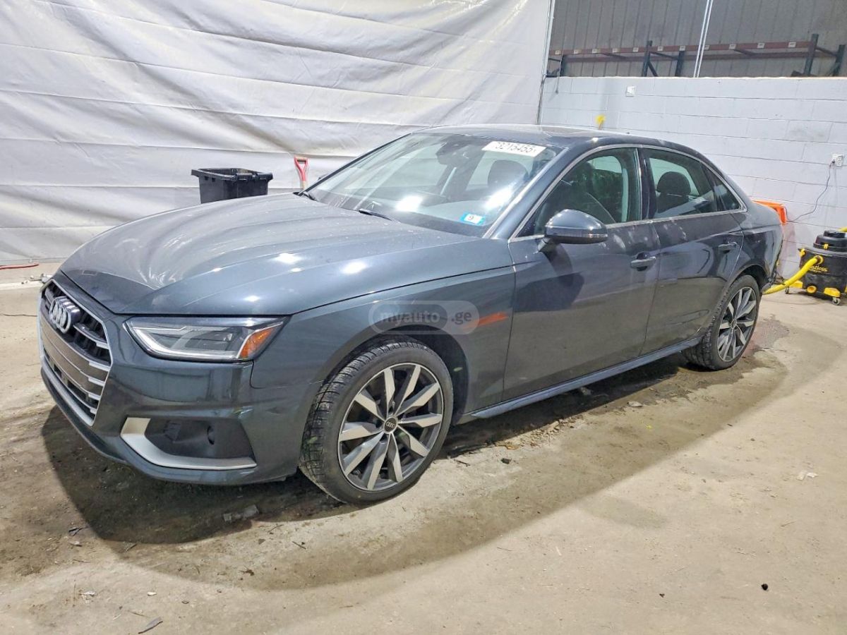 Audi A4 - фото 1