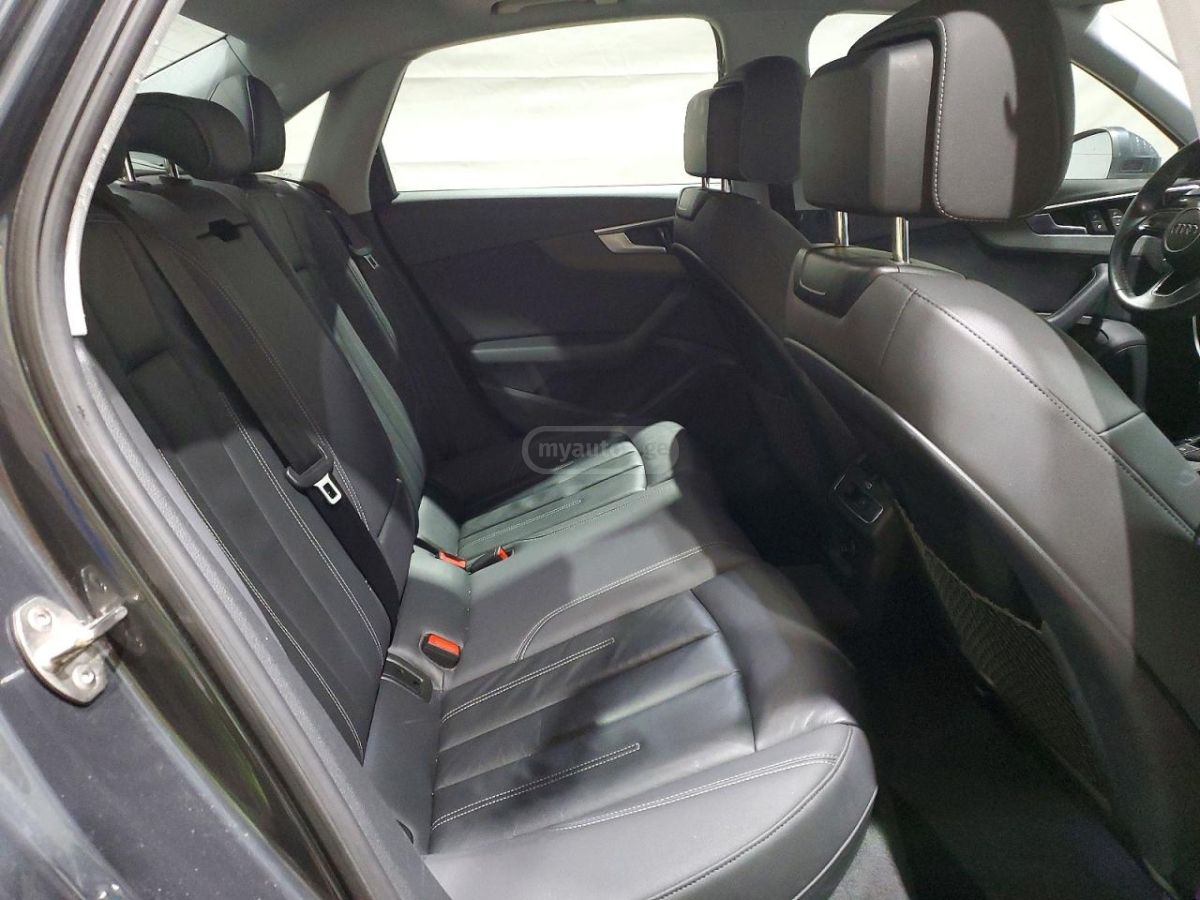 Audi A4 - фото 10