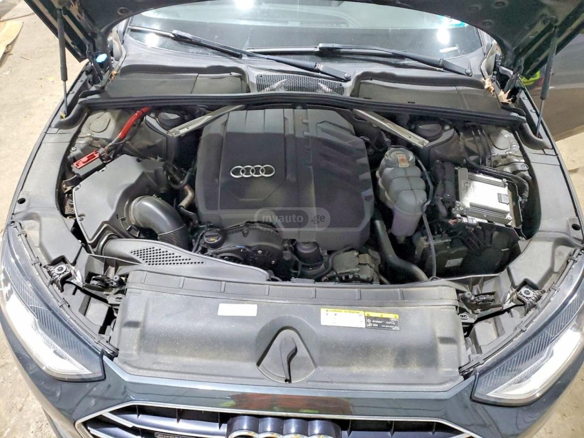 Audi A4 - фото 11