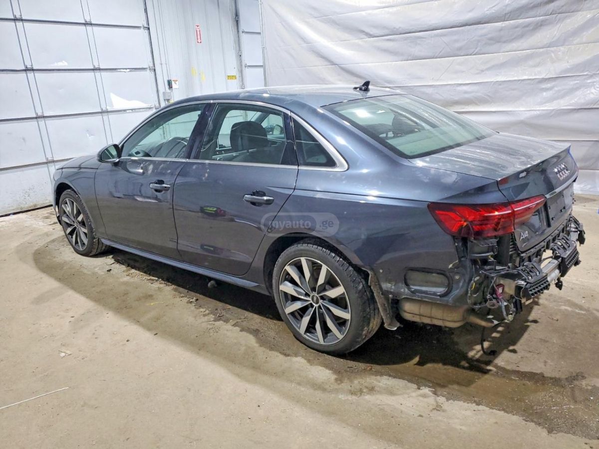 Audi A4 - фото 2