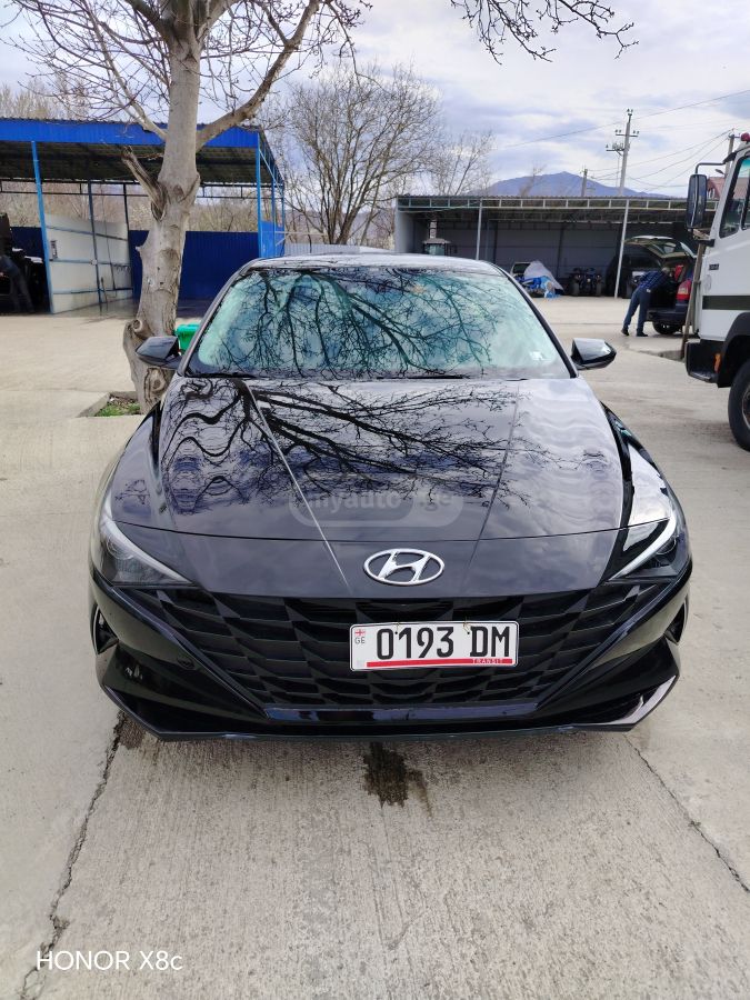 Hyundai Elantra - фото 1