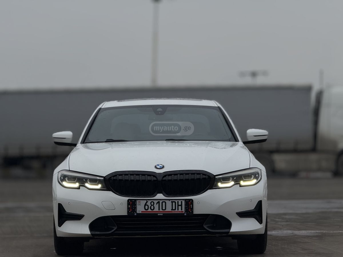 BMW Base 4dr Rear-Wheel Drive Seda — миниатюра 1