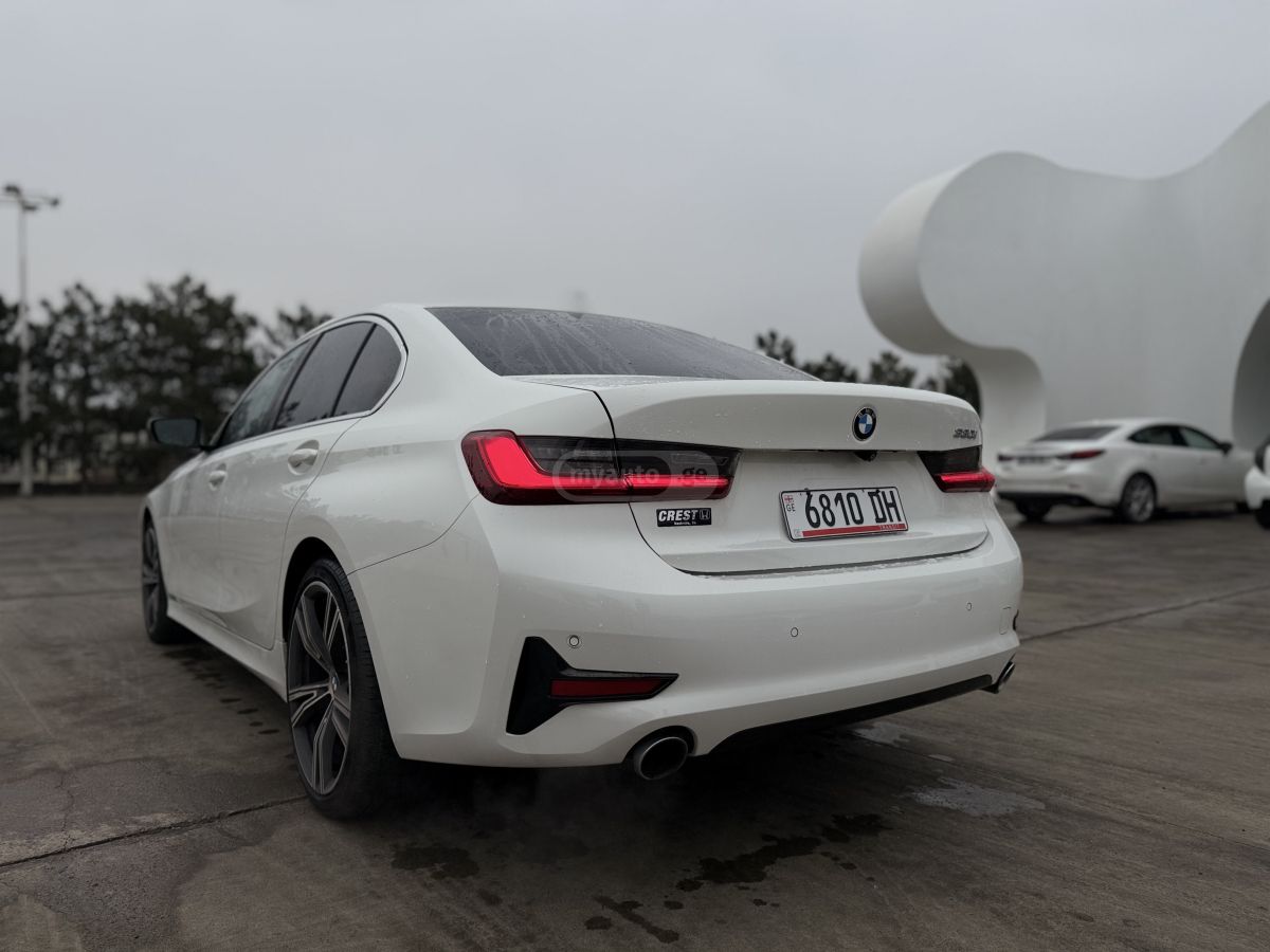 BMW Base 4dr Rear-Wheel Drive Seda — миниатюра 6