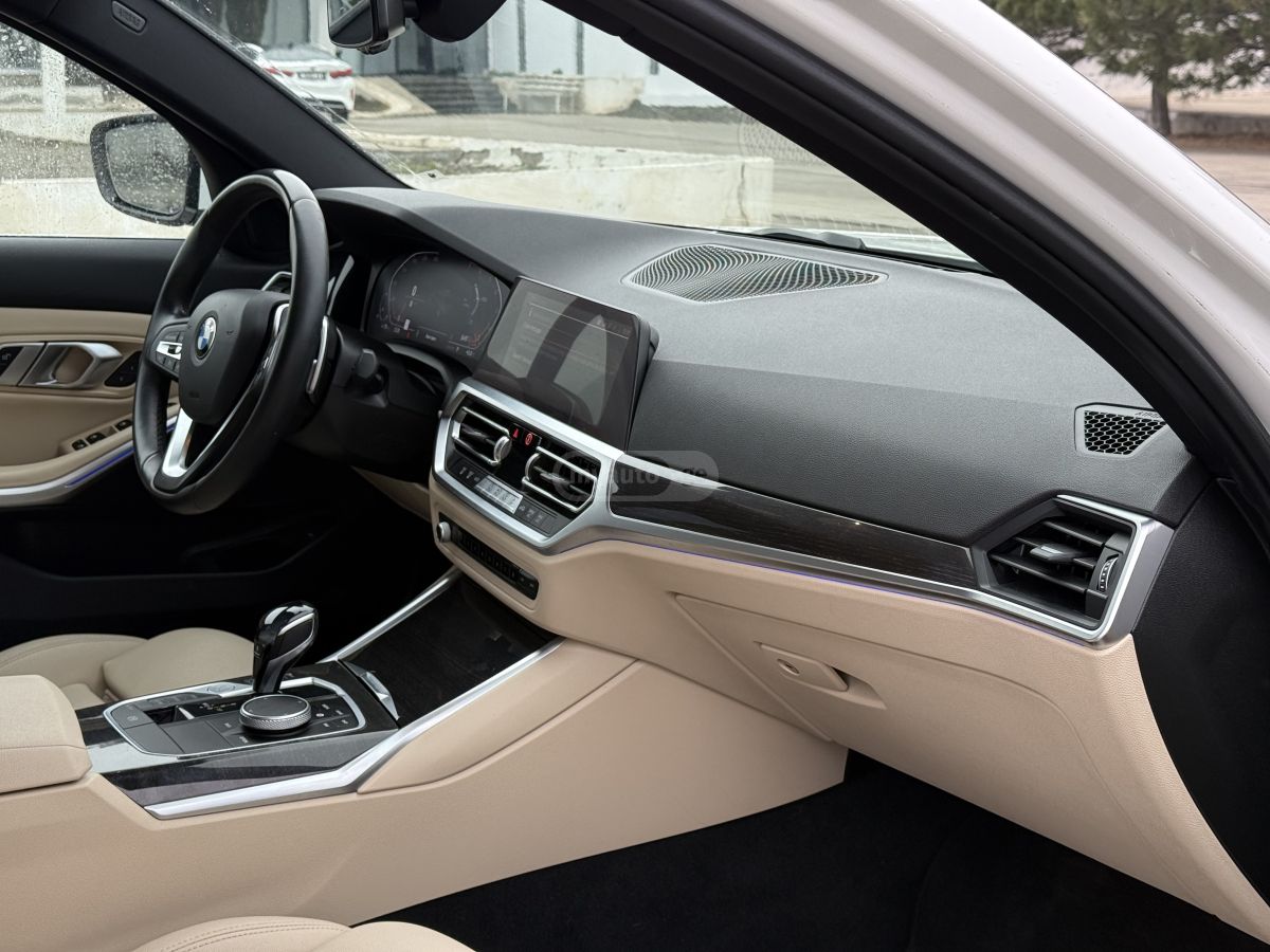 BMW Base 4dr Rear-Wheel Drive Seda — миниатюра 9