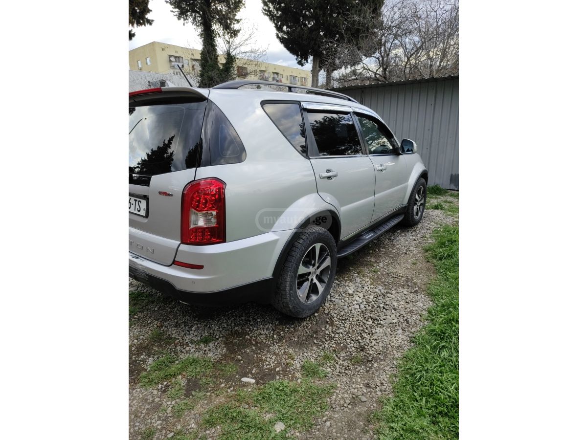 Ssangyong Rexton - фото 4