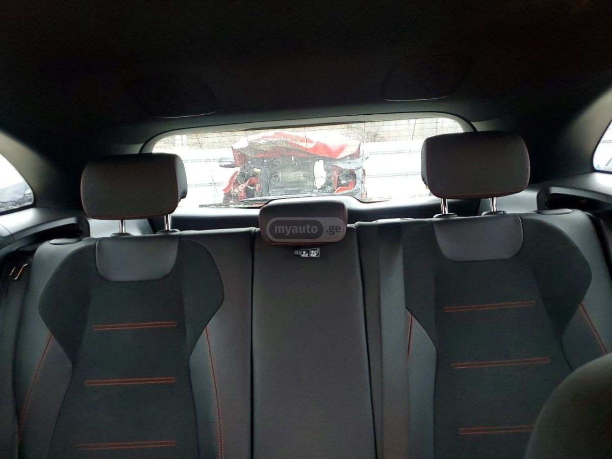 Mercedes-Benz GLA 350 2023 — миниатюра 10