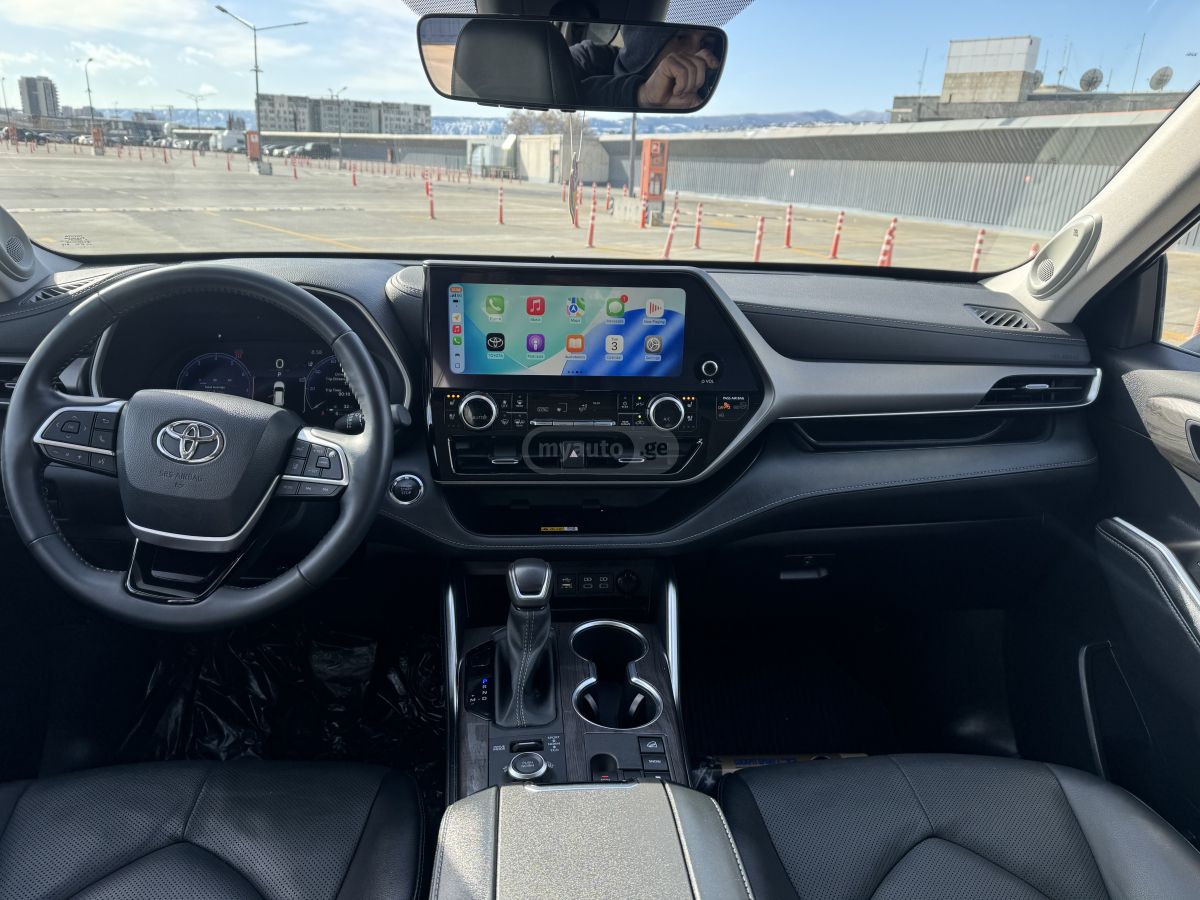 Toyota Highlander - фото 1