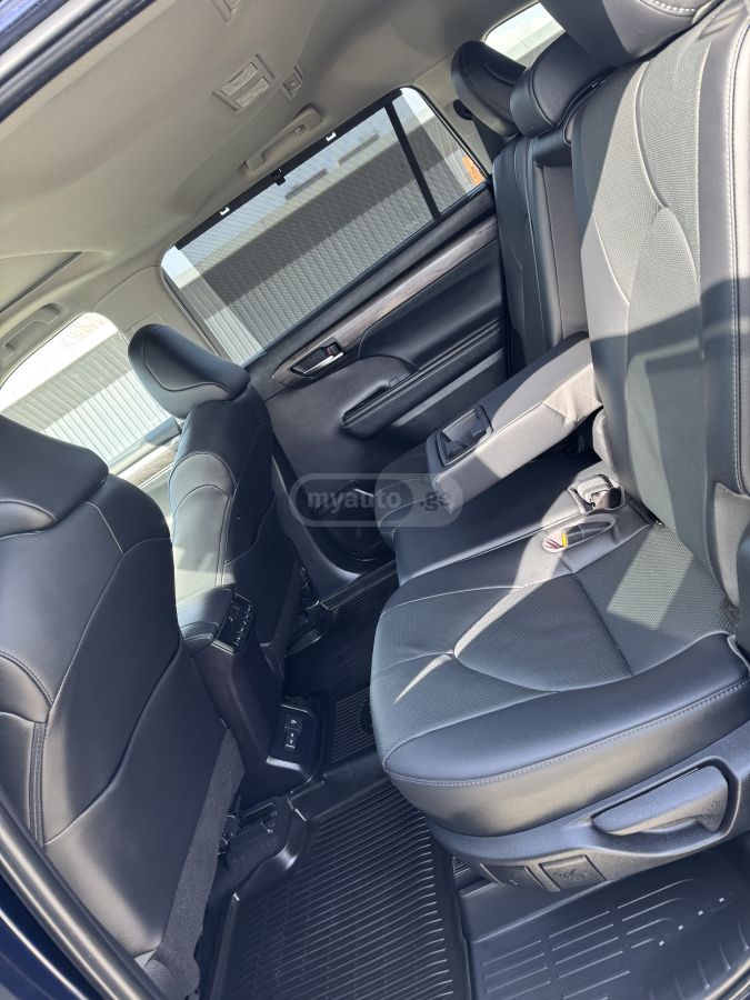 Toyota Highlander - фото 2