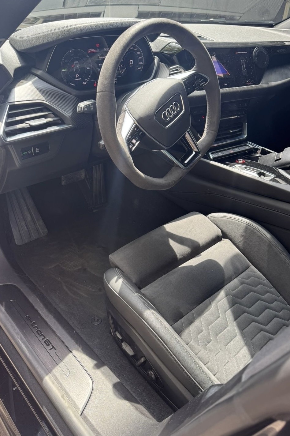 Audi E-Tron - фото 10