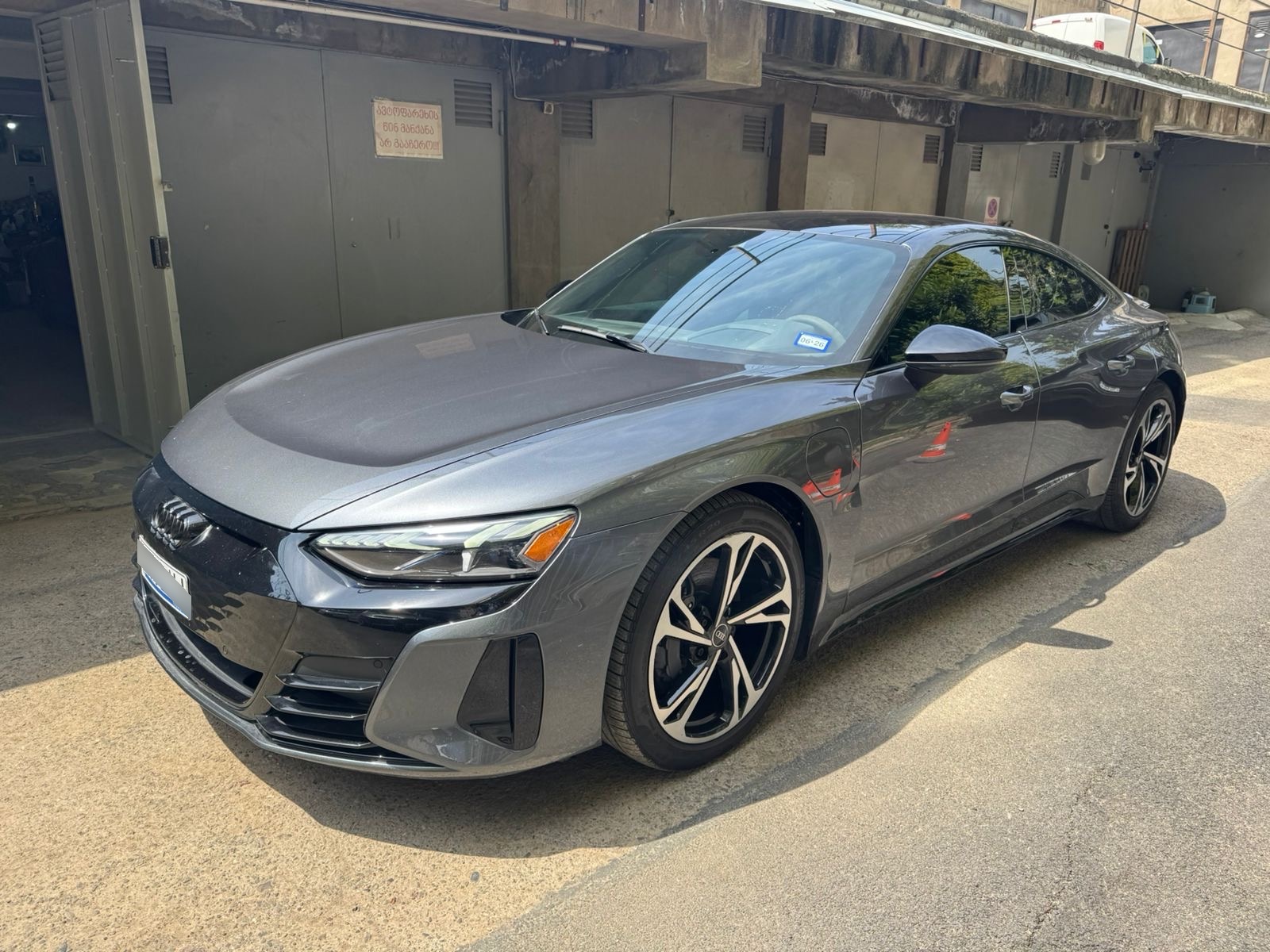 Audi E-Tron - фото 2