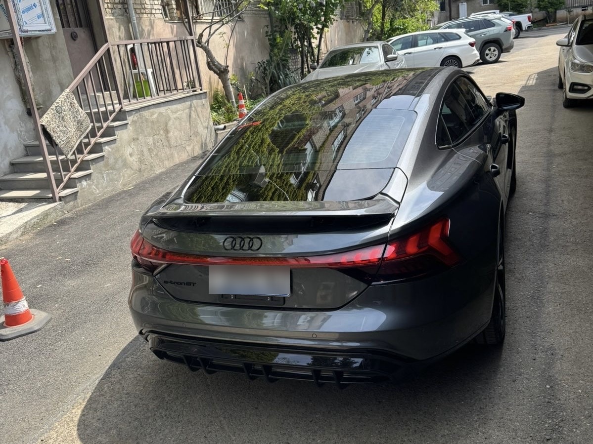 Audi E-Tron - фото 4