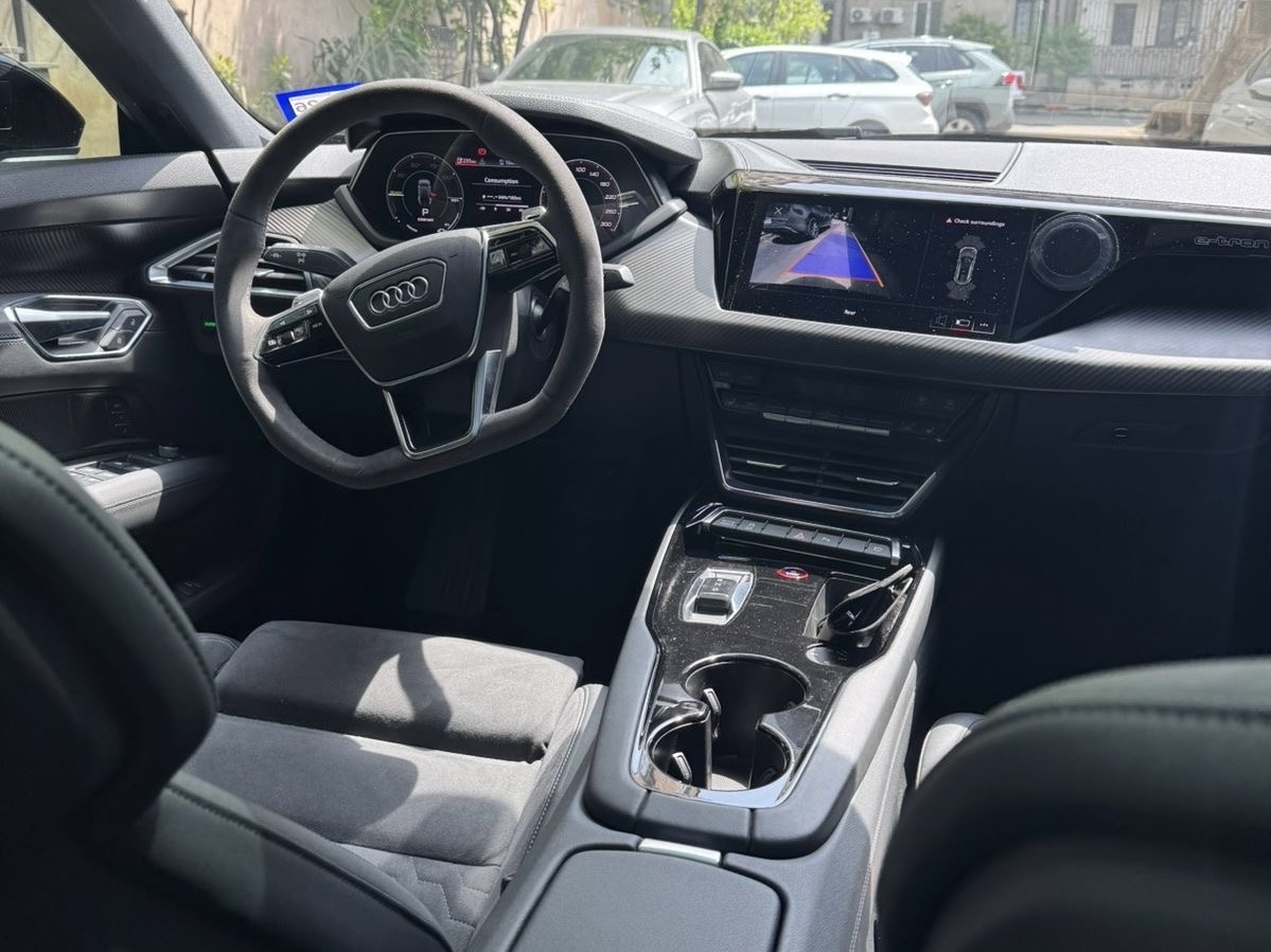 Audi E-Tron - фото 7