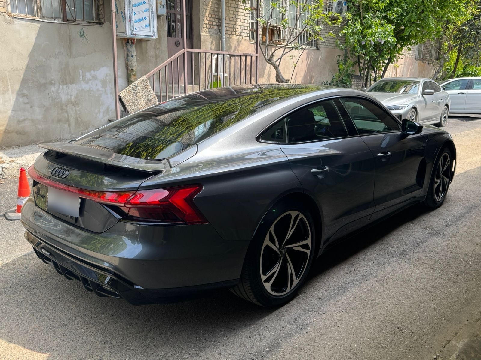 Audi E-Tron - фото 8