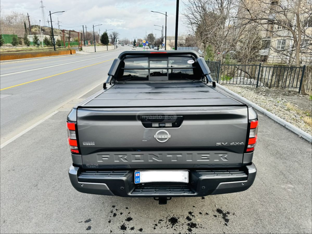 Nissan SV 4x4 Crew Cab 6 ft. box 139. — миниатюра 5