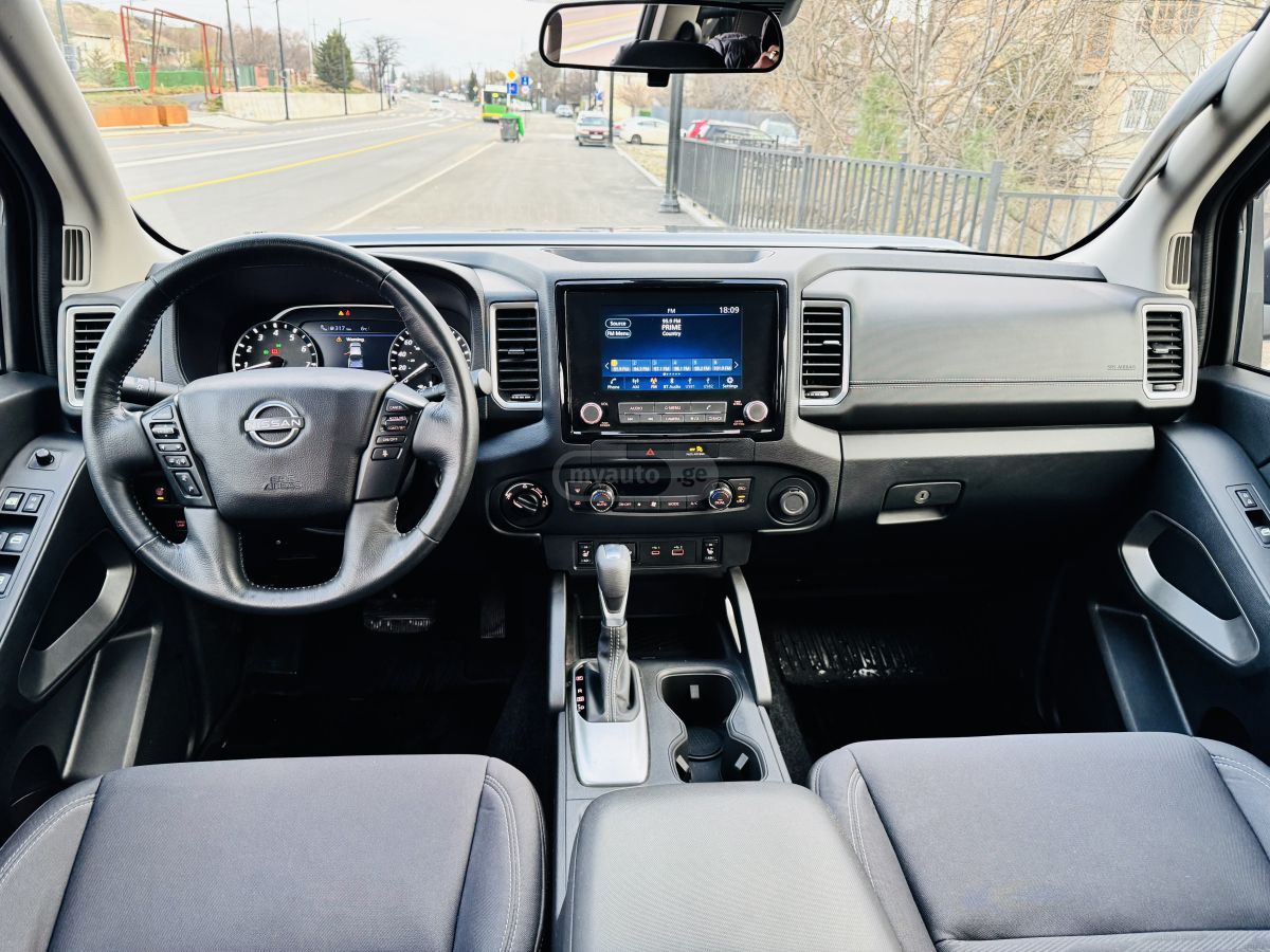 Nissan SV 4x4 Crew Cab 6 ft. box 139. — миниатюра 8