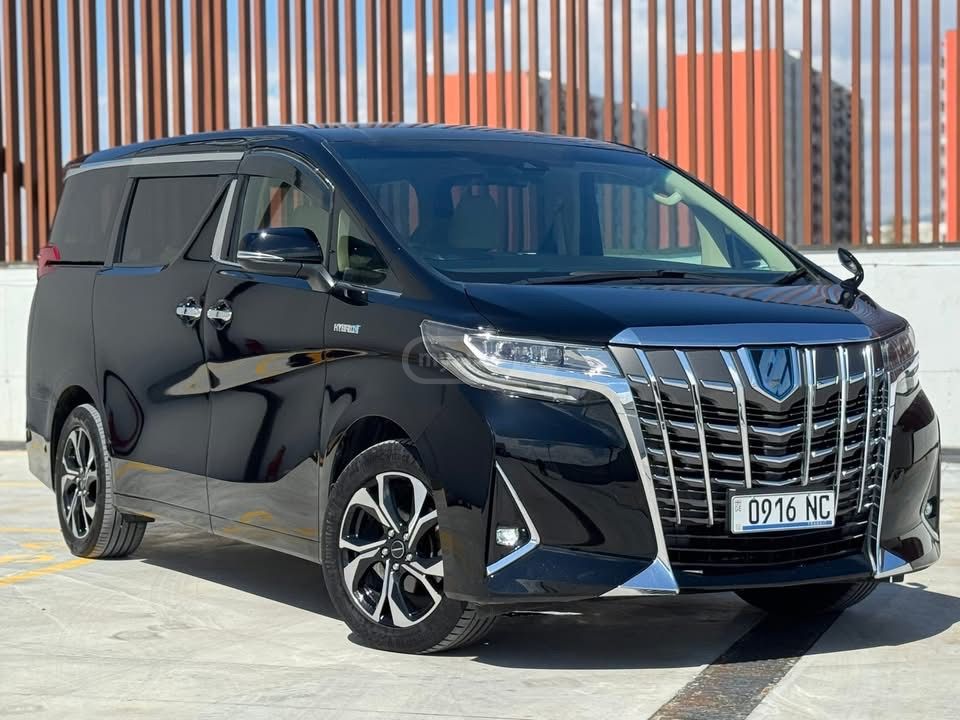Toyota Alphard - фото 1