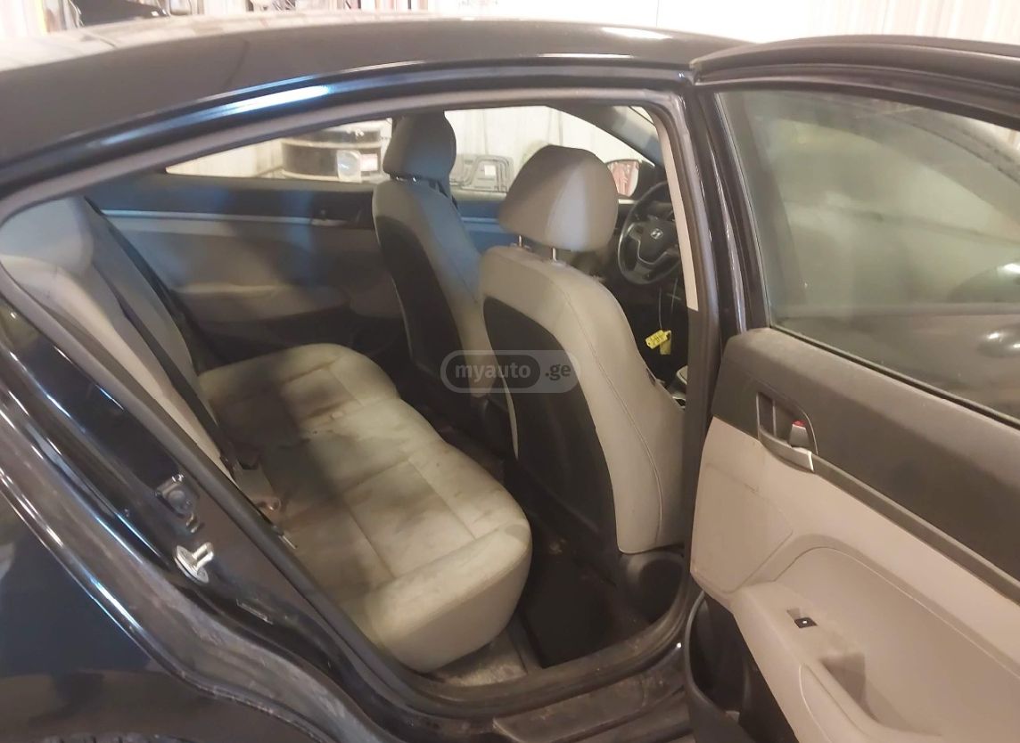 Hyundai Elantra - фото 10