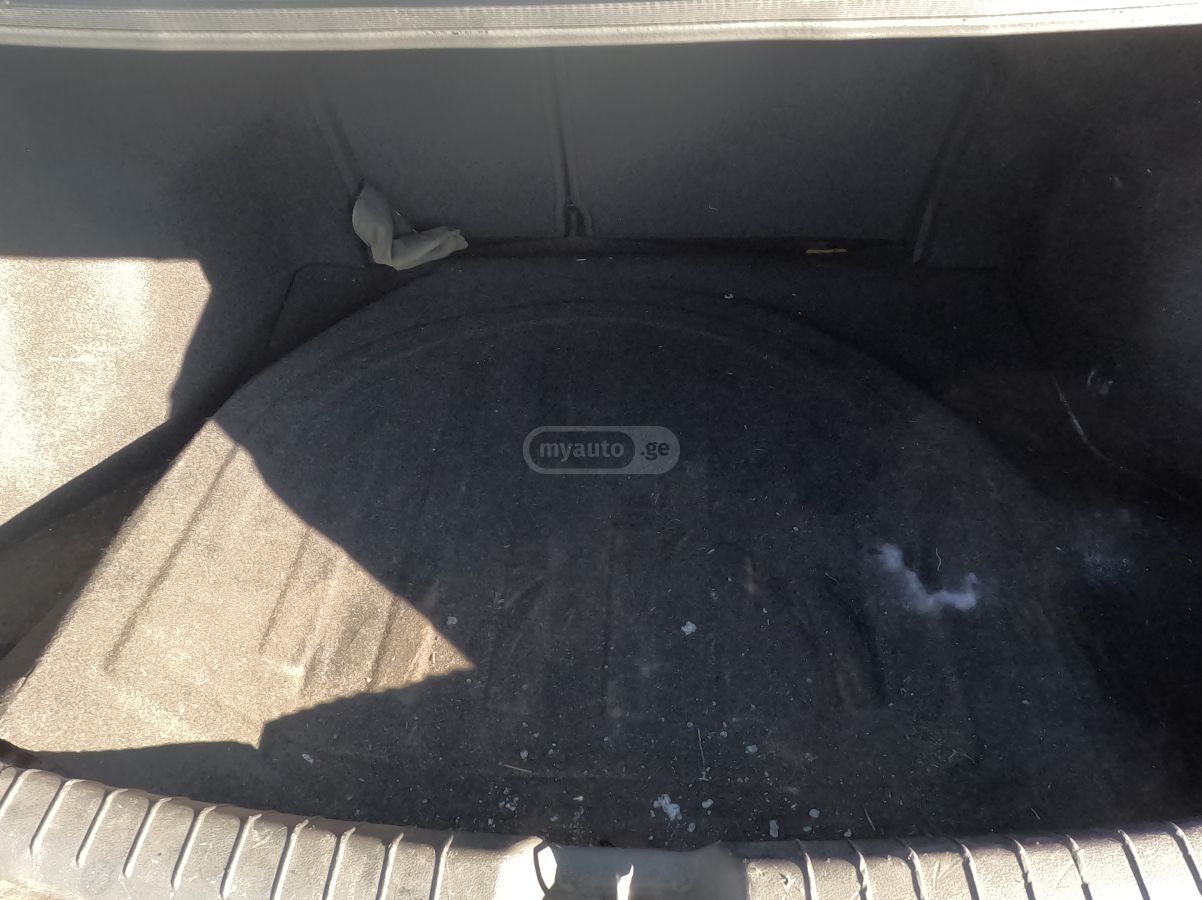 Hyundai Elantra - фото 11