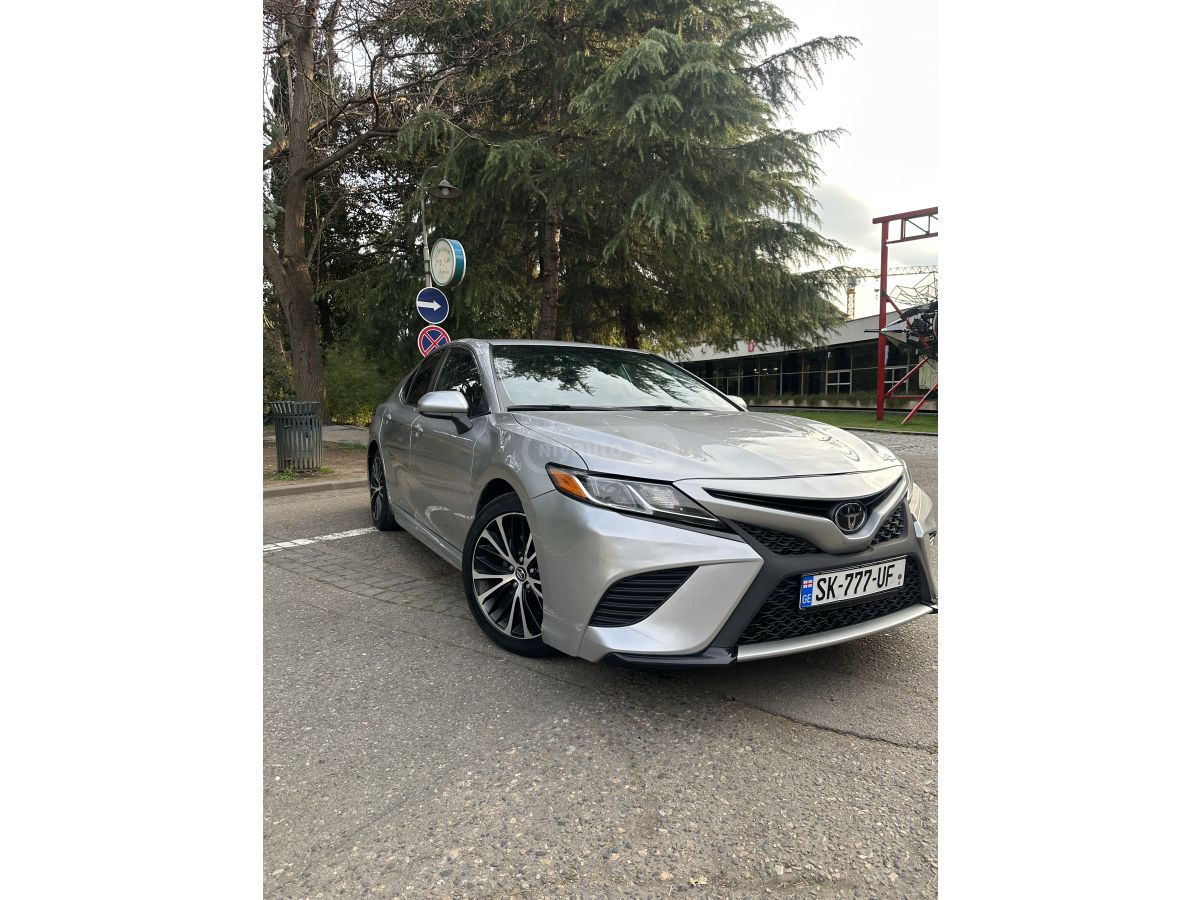 Toyota Camry - фото 2