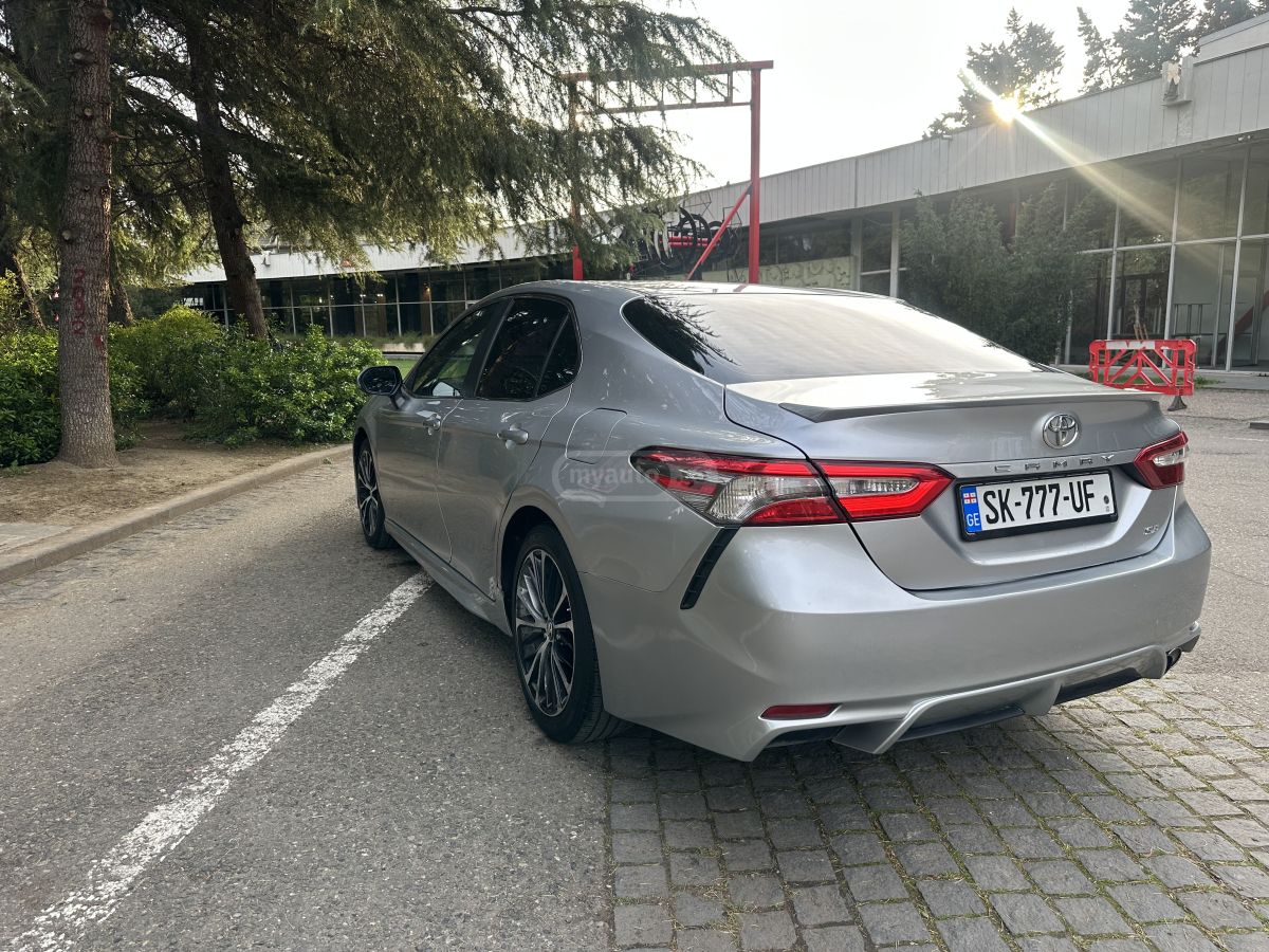 Toyota Camry - фото 3
