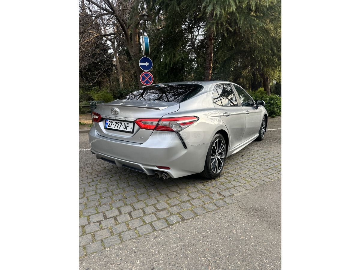 Toyota Camry - фото 4