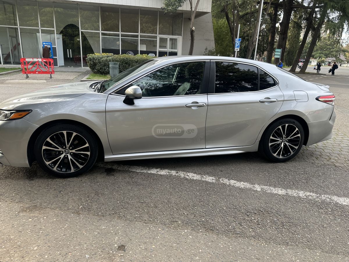 Toyota Camry - фото 5