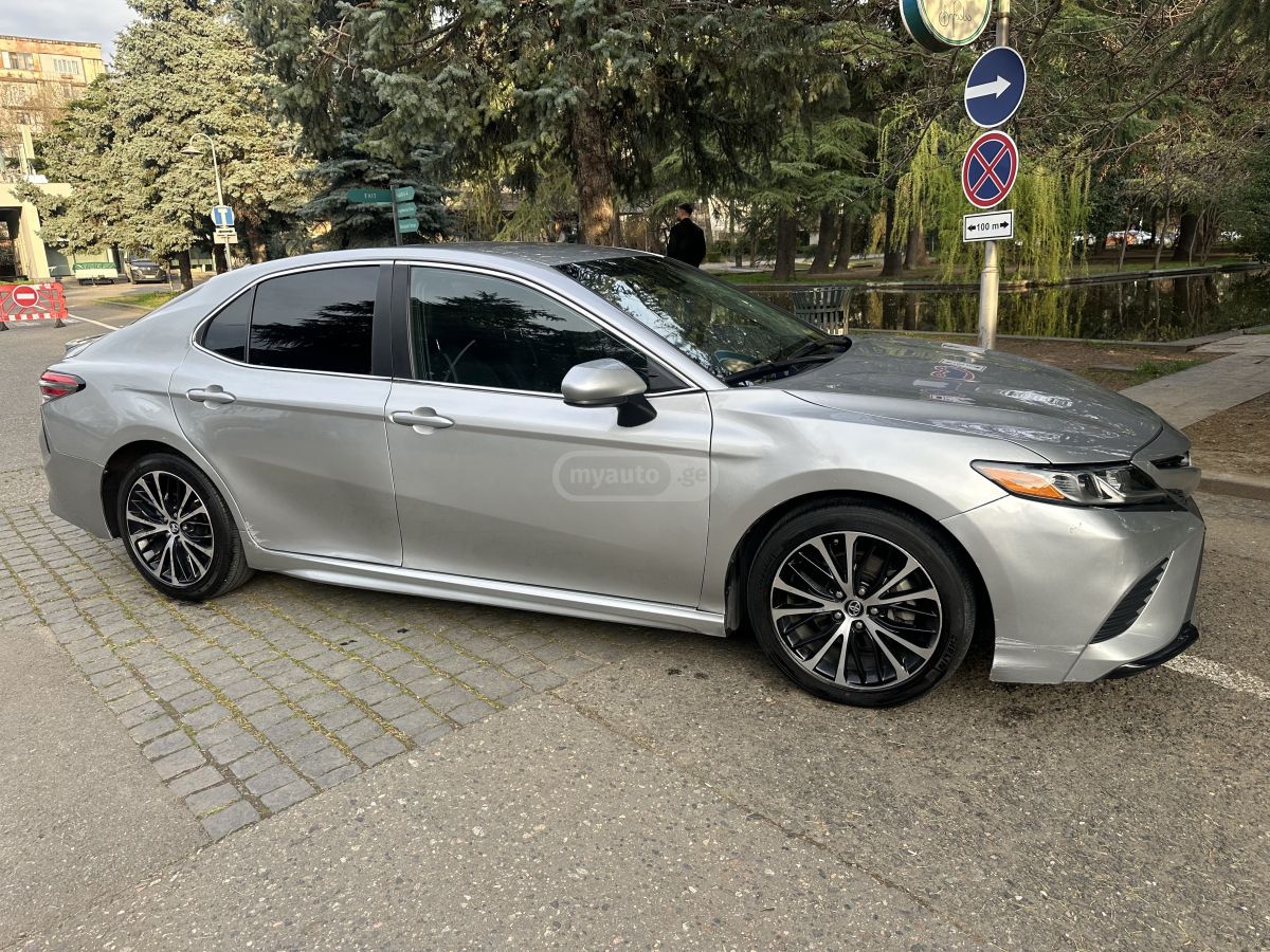 Toyota Camry - фото 6