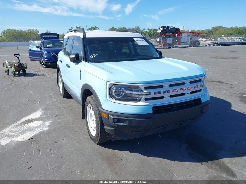 Ford Bronco - фото 1