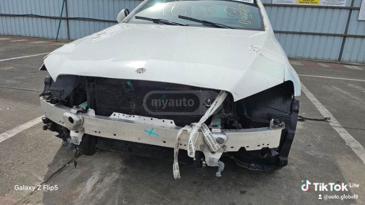 Mercedes-Benz E 300 - фото 1