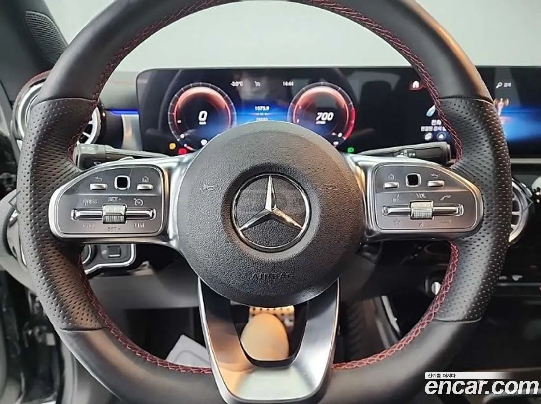 Mercedes-Benz CLA 45 AMG 2021 — миниатюра 10