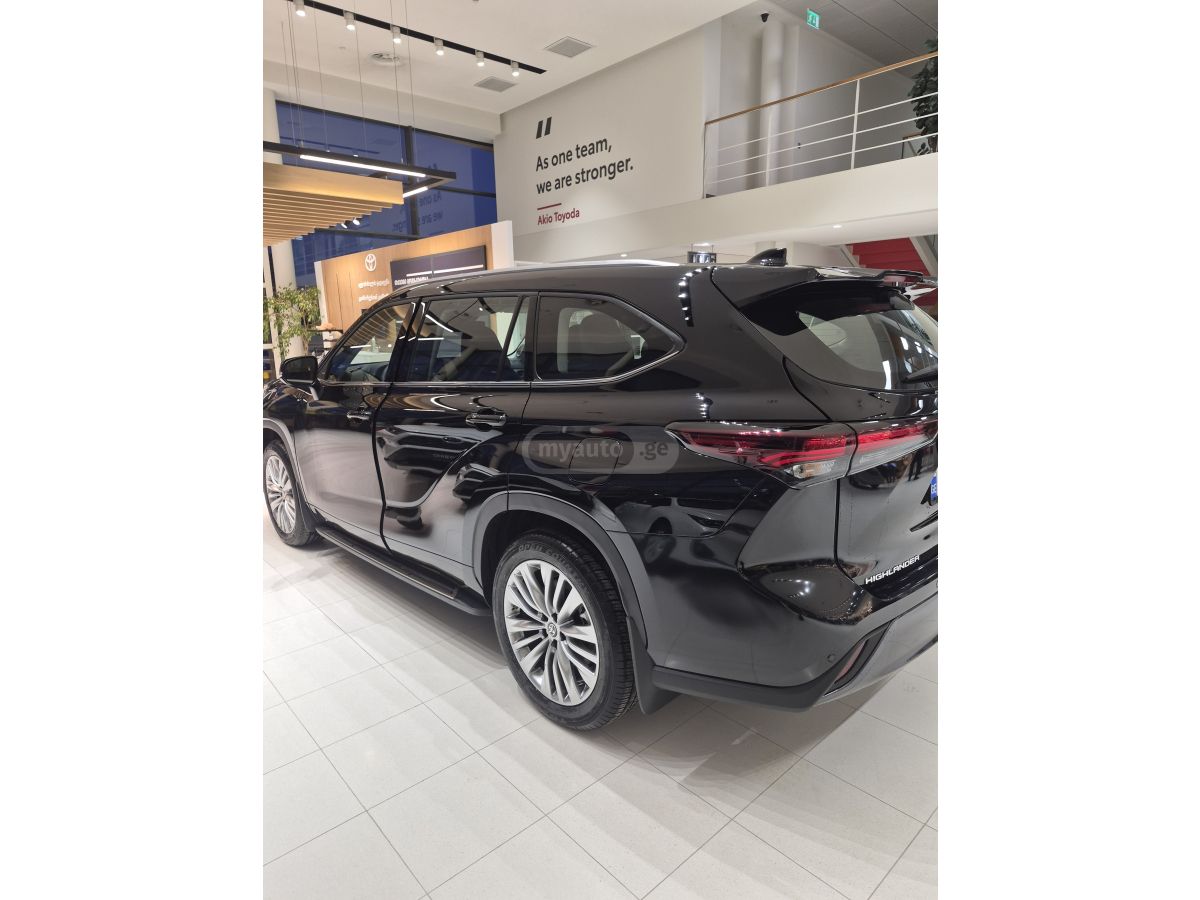 Toyota Highlander - фото 1