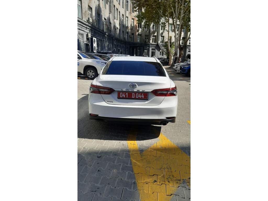 Toyota Camry - фото 2