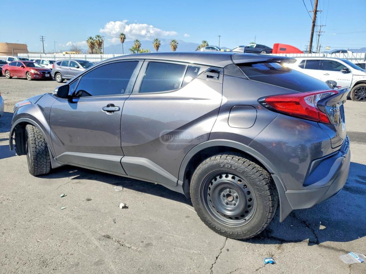 Toyota CHR - фото 1