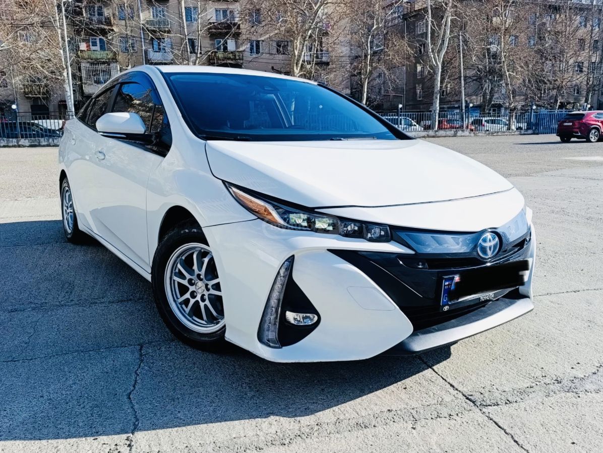 Toyota Prius Prime - фото 1