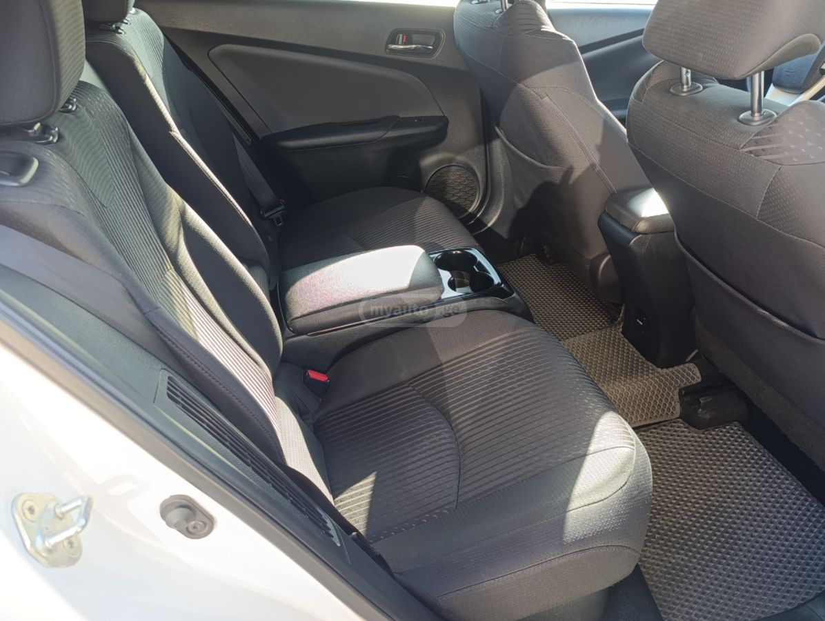 Toyota Prius Prime - фото 2