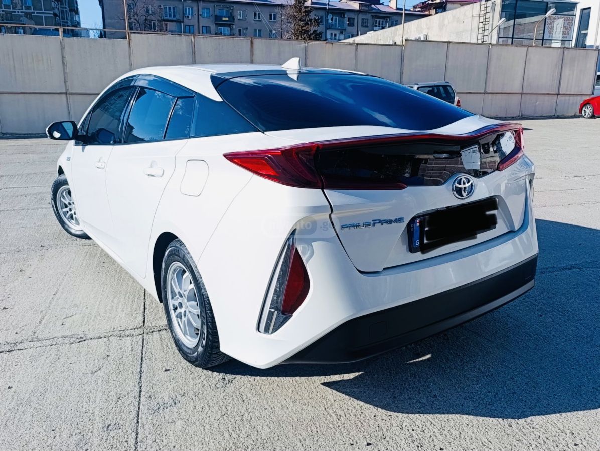 Toyota Prius Prime - фото 7