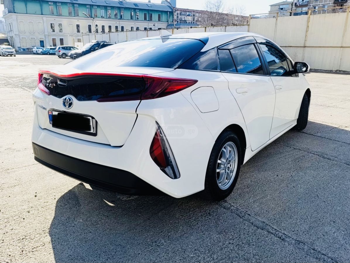 Toyota Prius Prime - фото 8