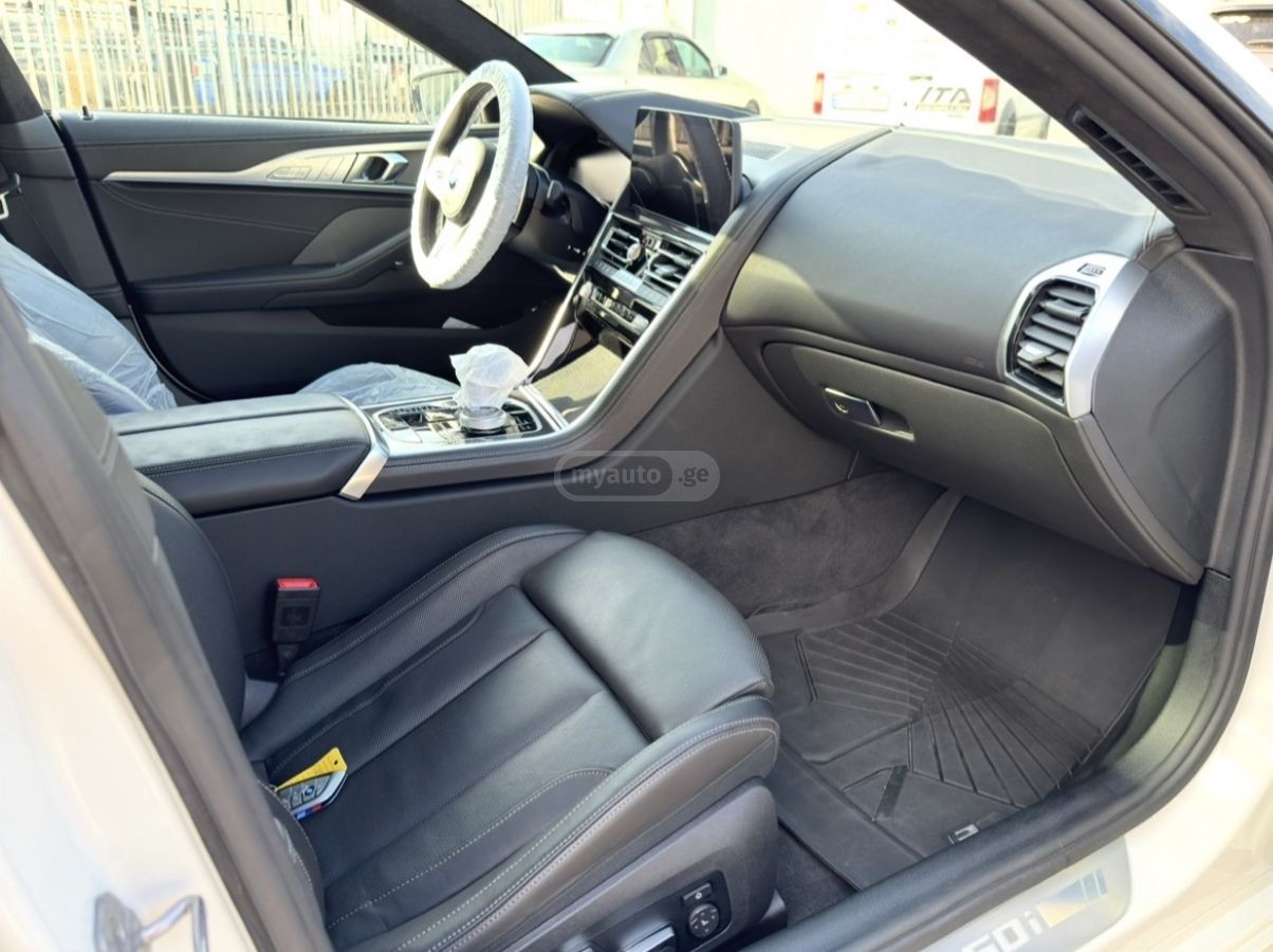 BMW Competition 4dr All-Wheel Driv — миниатюра 6