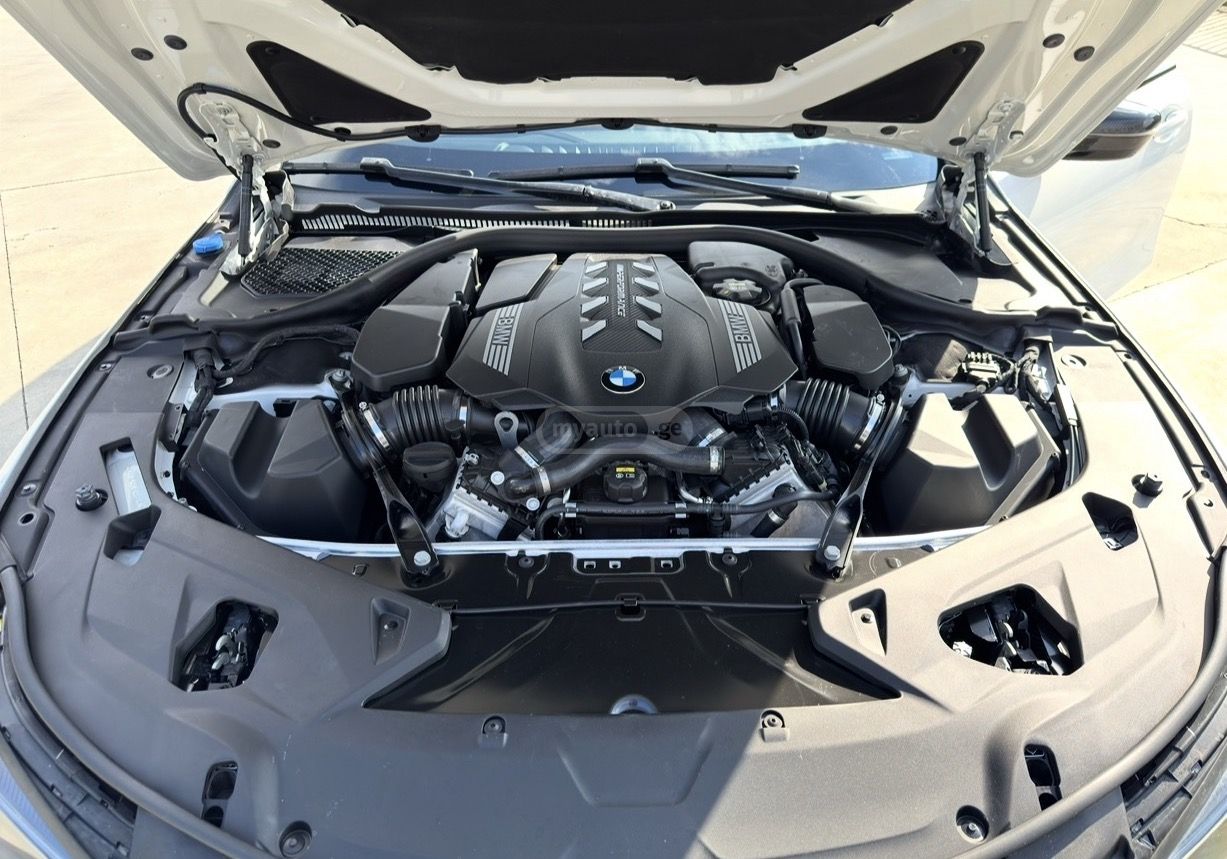 BMW Competition 4dr All-Wheel Driv — миниатюра 8