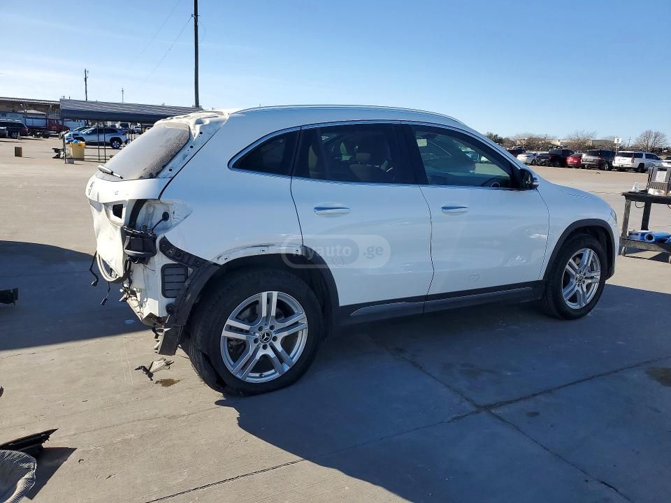 Mercedes-Benz Base GLA 250 4dr All-Wheel Dri — миниатюра 3