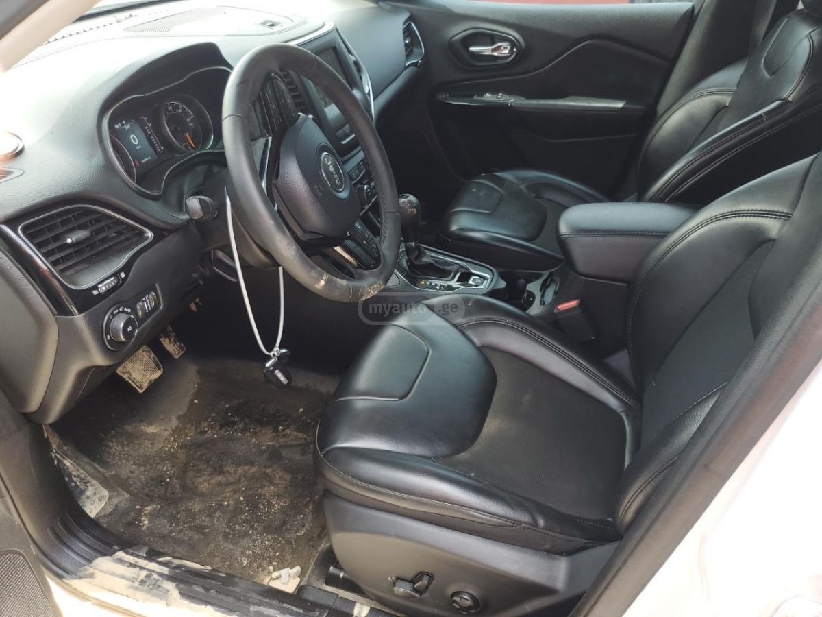 Jeep Cherokee - фото 7