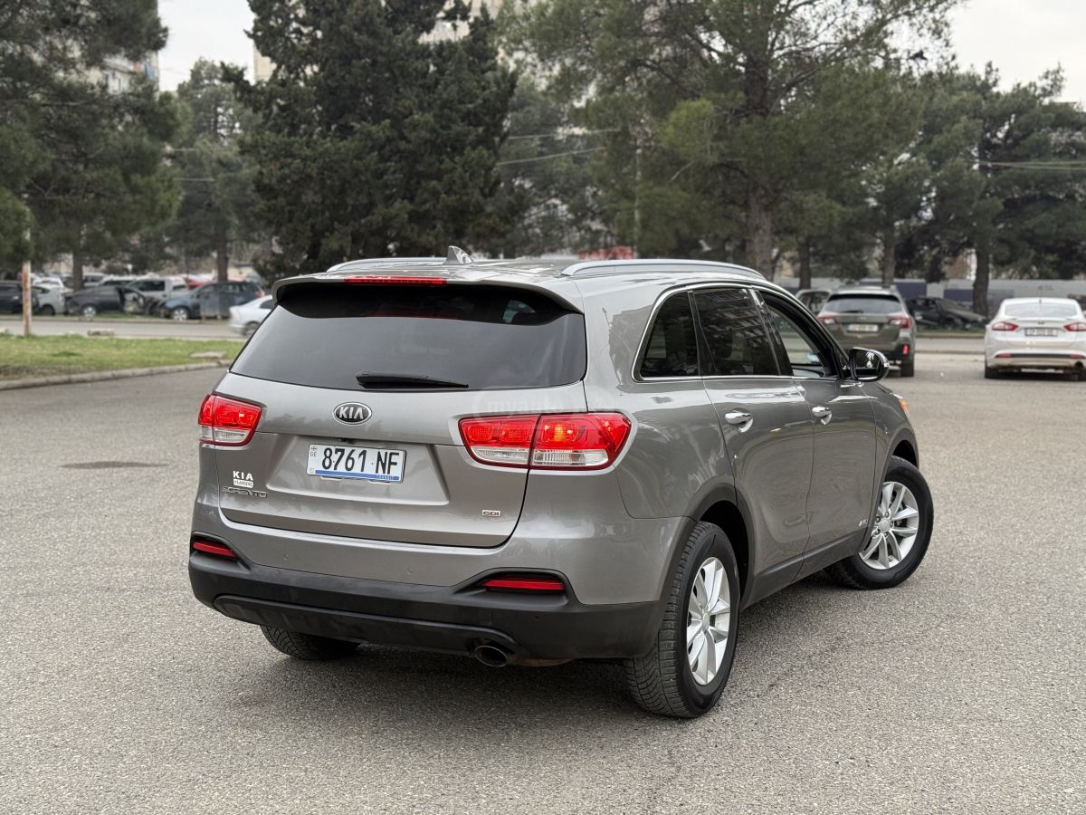 Kia Sorento - фото 5