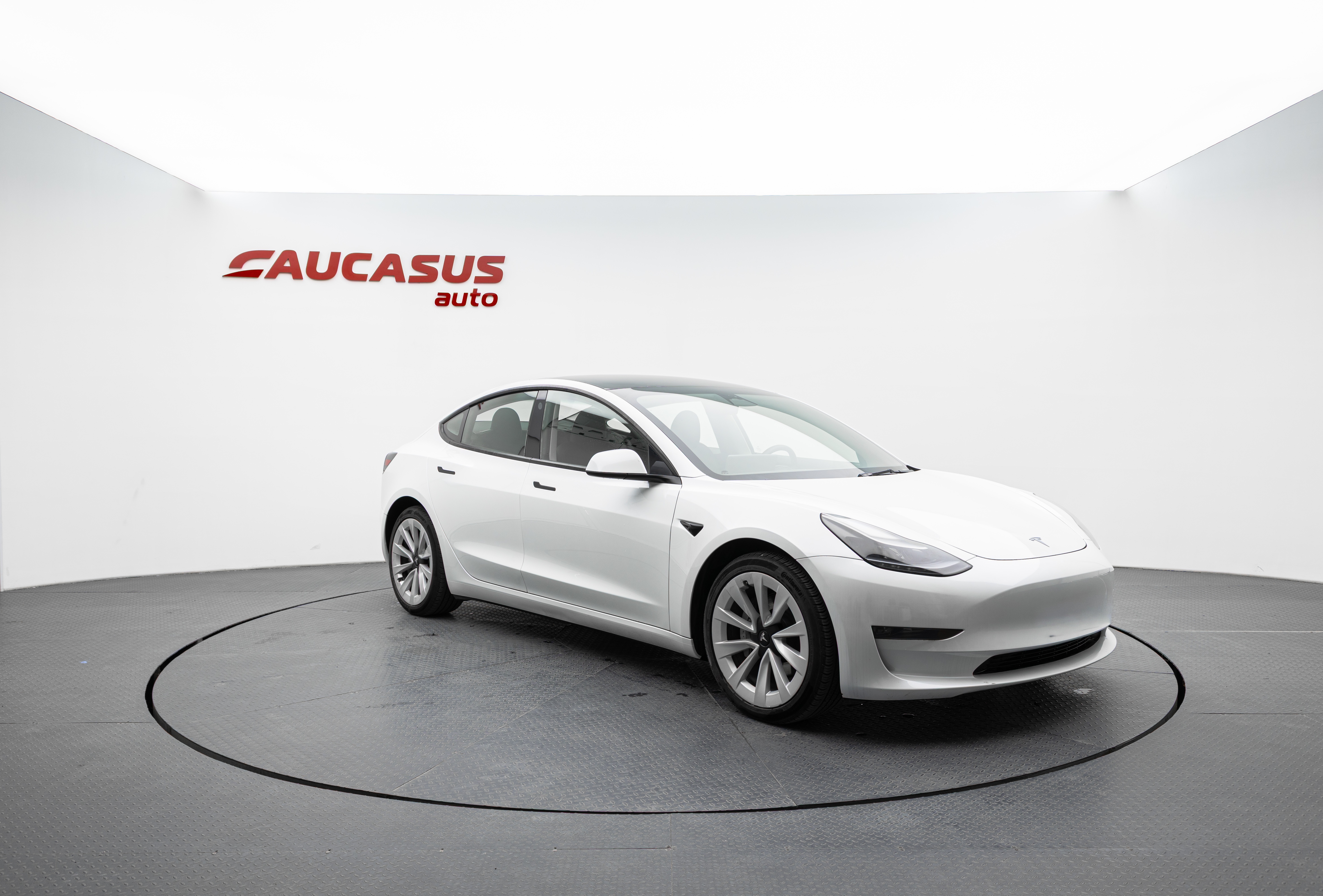 Tesla Model 3 - фото 3