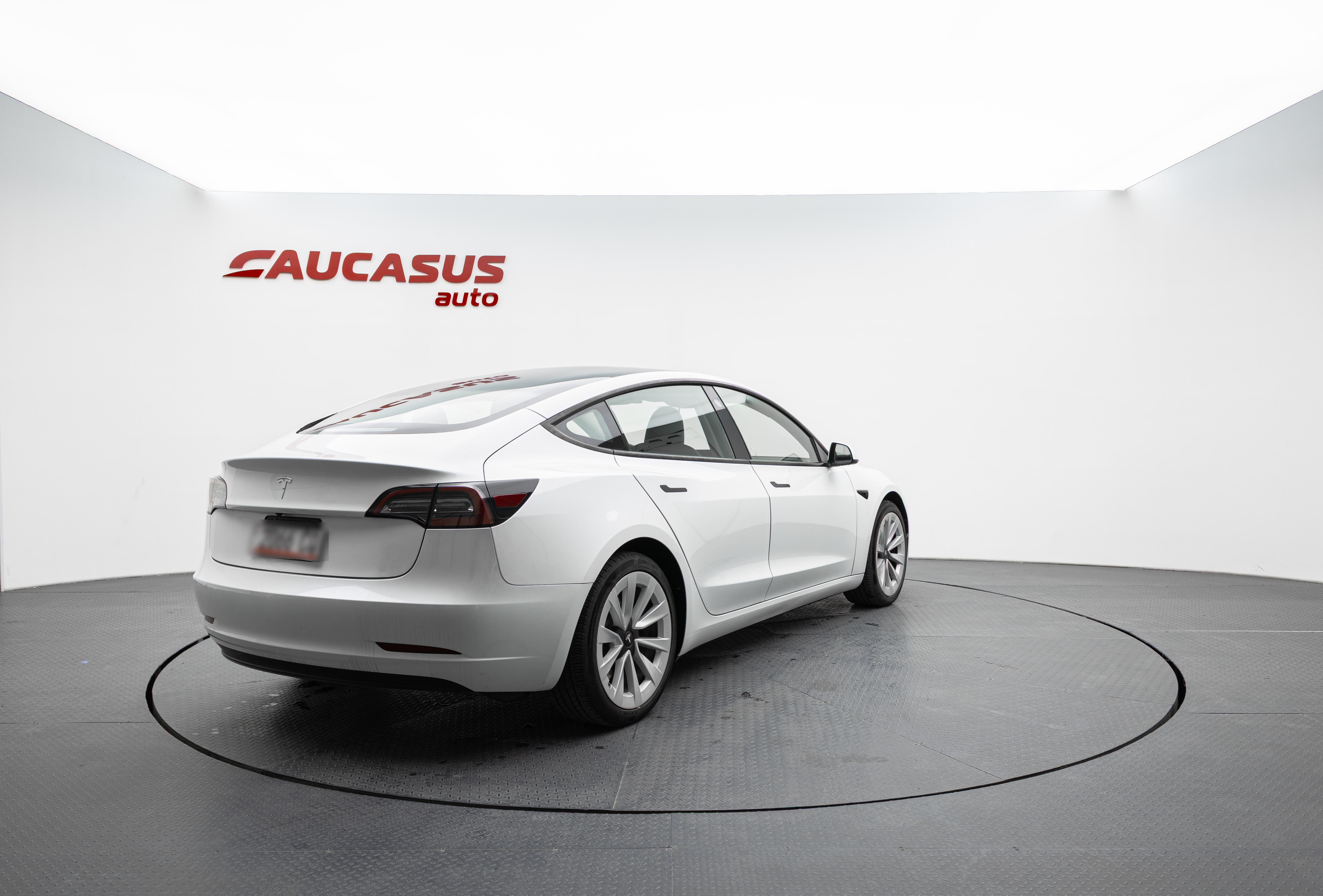 Tesla Model 3 - фото 4