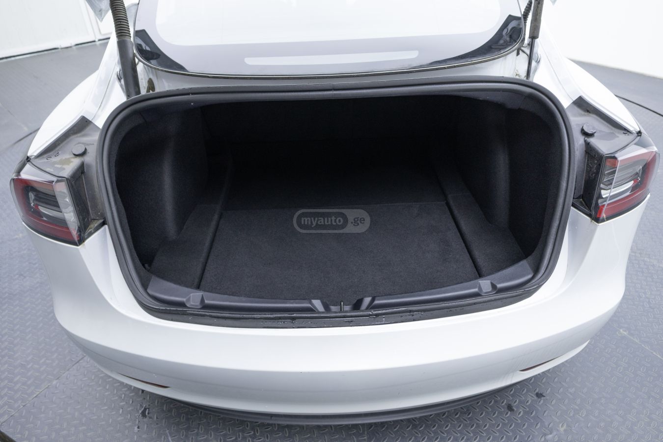 Tesla Model 3 - фото 7