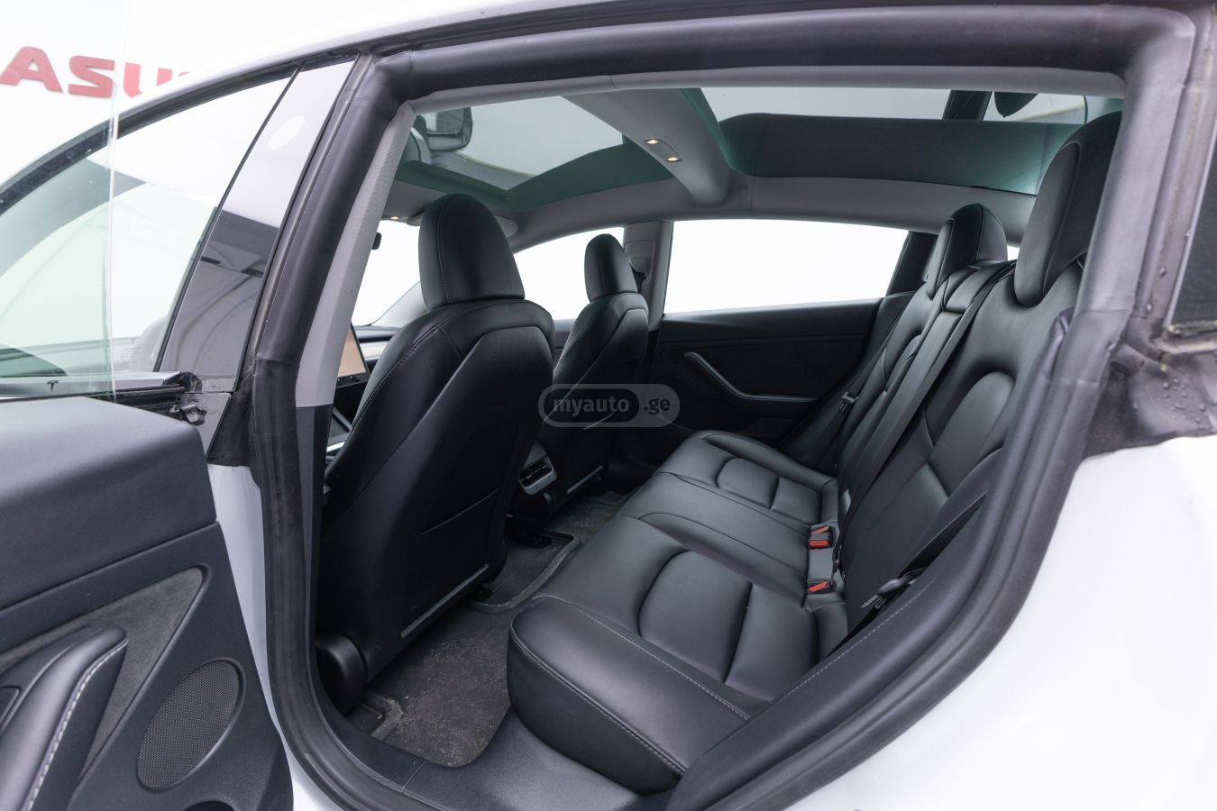 Tesla Model 3 - фото 8